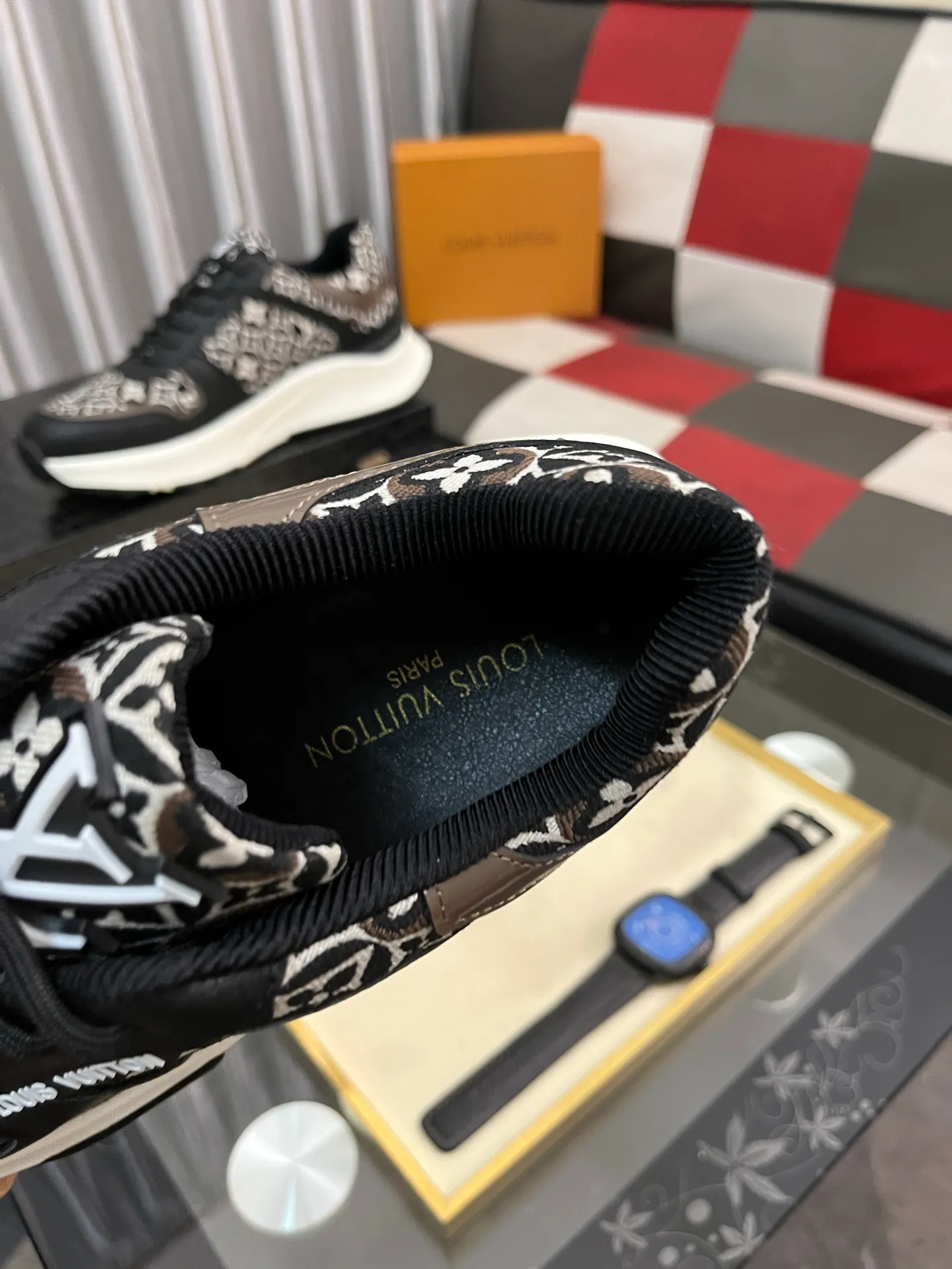 Men's shoes 💰458⌚️⌚️【LOUlS VUlTTON】Louis Vuitton ~ unique and casual style. LV counter purchasing 🏃casual shoes😍😍 are on sale at the men's counter at the same time. Italian imported brands select top-layer Italian cowhide. 🐑Sheepskin lining (refuses to discolor and grind feet) Sole: Original sole specially provided by the original factory 🎬Better in kind Code number: 38-444⃣️Color selection